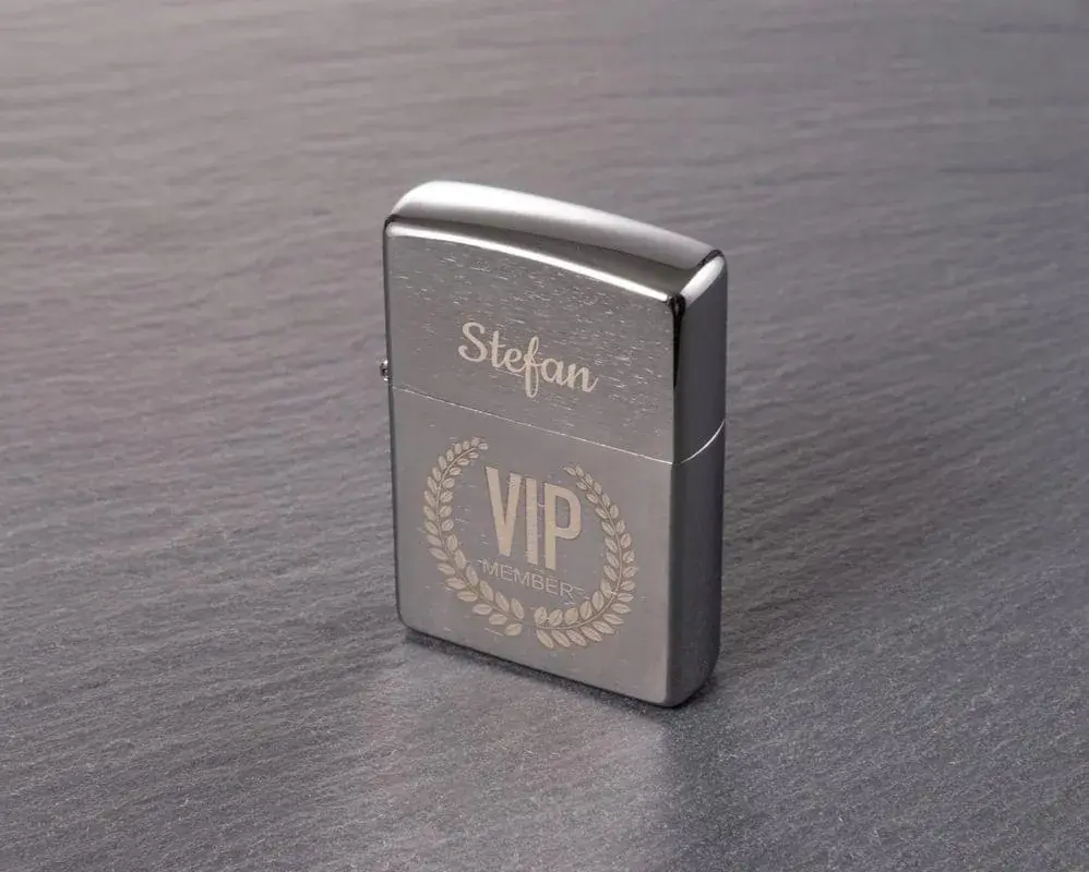 Briquet métallique personnalisé avec un prénom et un emblème