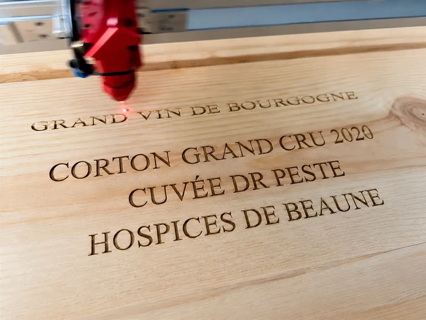 Gravure laser sur bois pour un domaine de la Côte de Beaune
