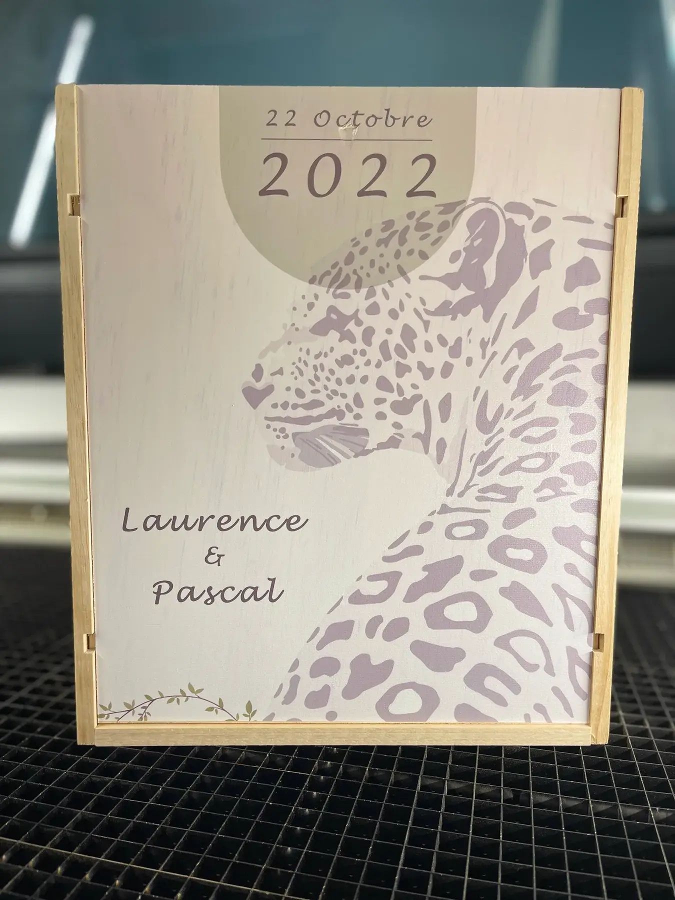 Coffret en bois personnalisé en couleur pour un mariage